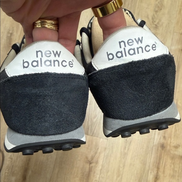 New Balance 410 Retro Black and White Light Weight Sneakers EUC - Picture 5 of 16